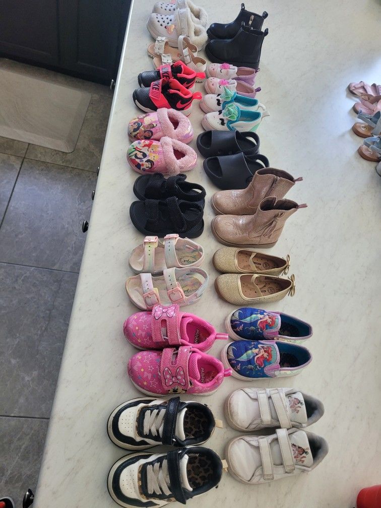 18 Pairs of Toddler Girl Shoes (Size 6 & 7)