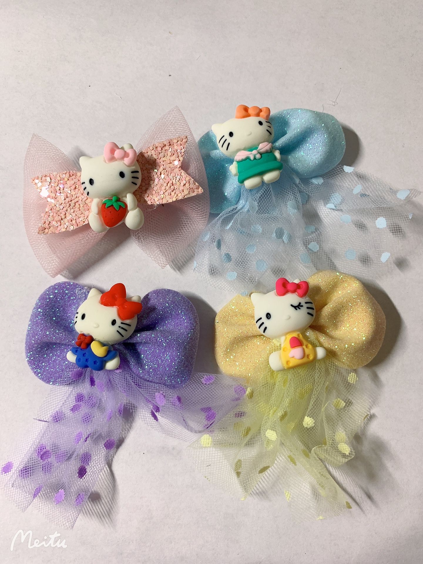 4 Of hello kitty hair clip