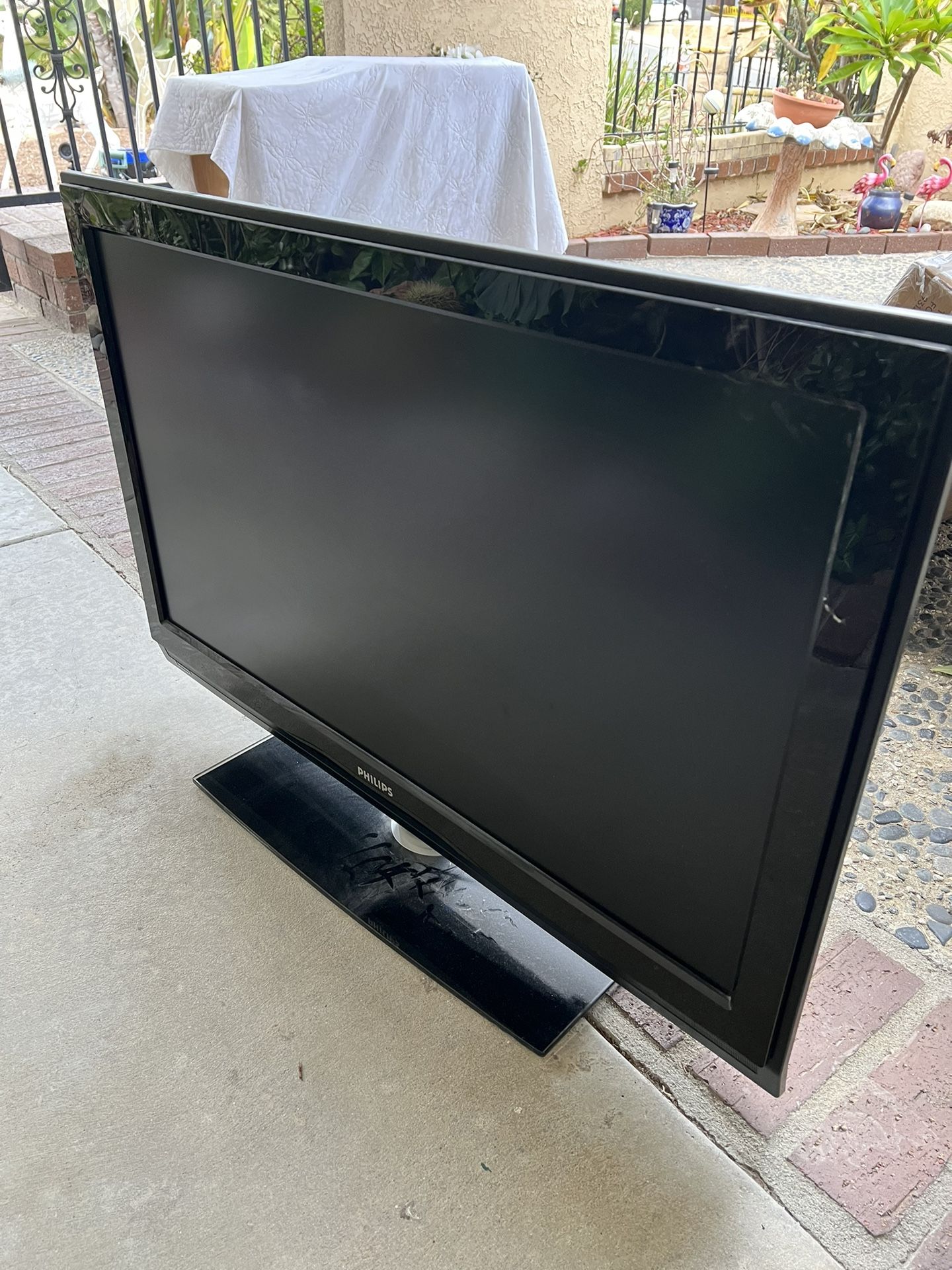 42 Inch Philips LCD TV