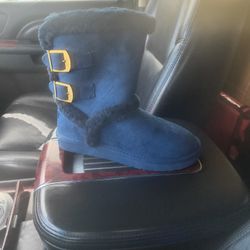 Navy Blue UGGS On Sale💙  Only $100. Size 8 Only. When Interested Let Me Know Asap They Sell Fast 