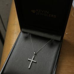 10k White Gold Necklace With Cross Pendant