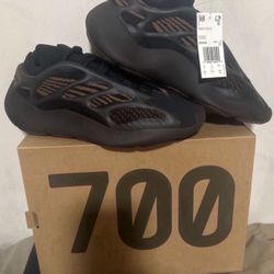 Yeezy 700 V3 Clay Brown Size 9 1/2 New $200
