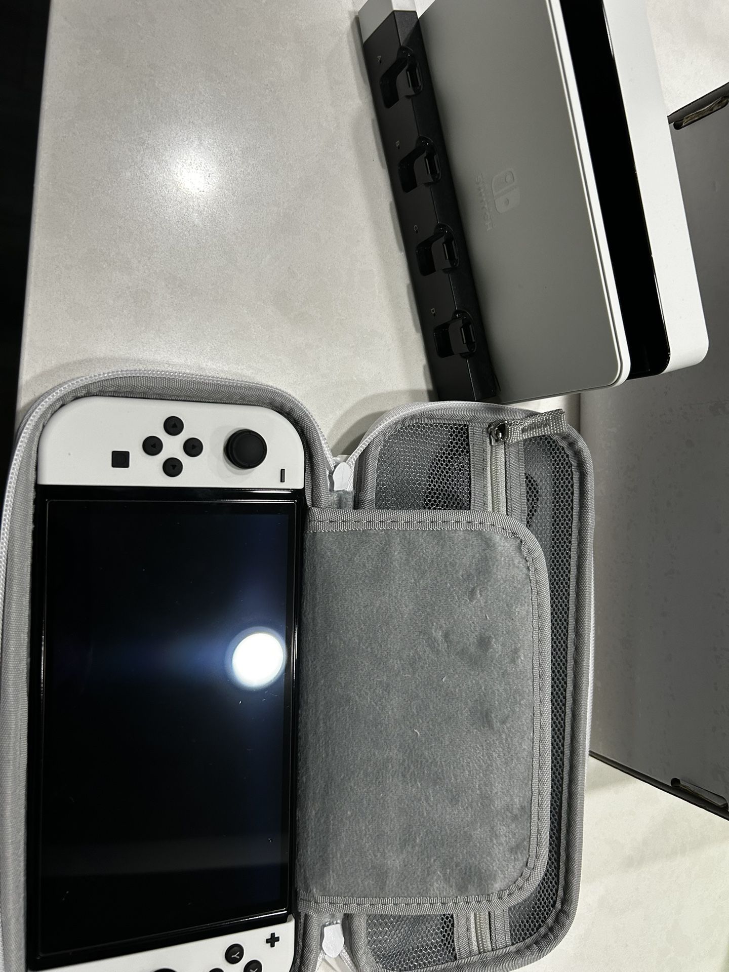 Nintendo Switch White (Come with case and charger)