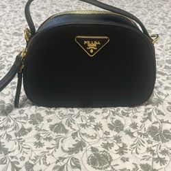 small black crossbody