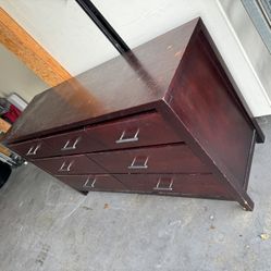 Dresser