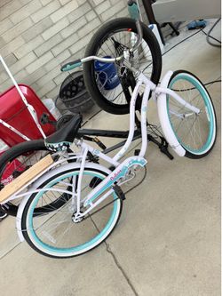 Girls Schwinn  beach cruiser