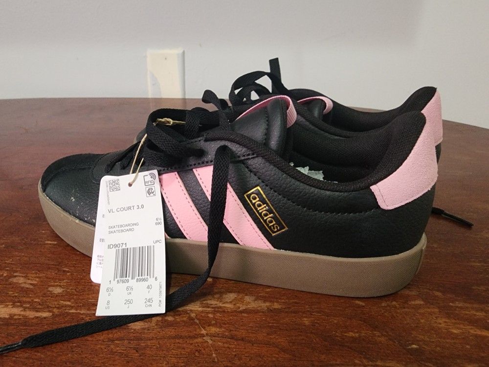 Adidas . size 8 w