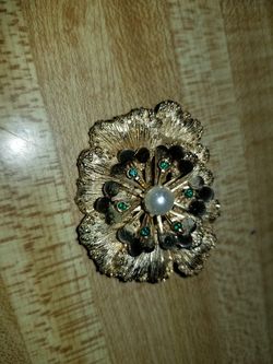 Vintage Sara Coventry Gold Tone Brooch