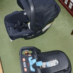 Uppa Baby Carseat And 2 Bases
