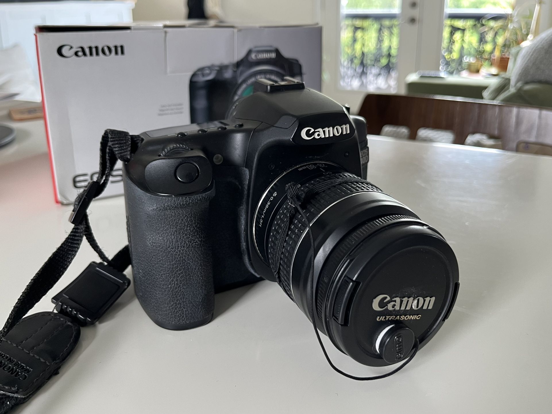 EXCELLENT CONDITION!!! Canon EOS 40D + Lens! $150