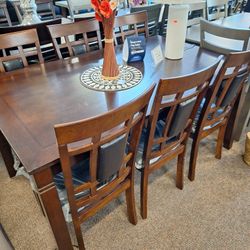 7 Pc. Dining Room Set 