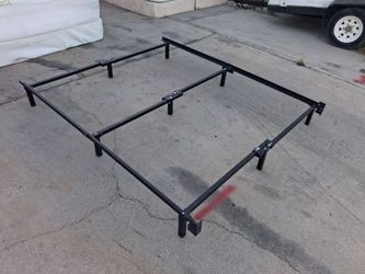 Nice Strong and Sturdy Queen-size Adjustable Black Metal Bed Frame