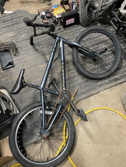 GT BMX BIKE BICYCLE SEE PICTURES