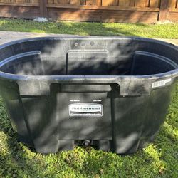 Rubbermaid 100 gal Stock Tank 
