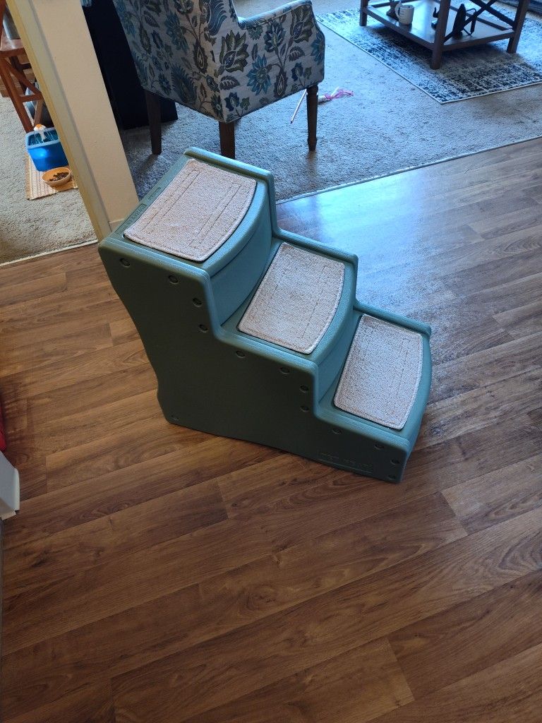 ($30) Like New Pet Gear Three-step Stairs
