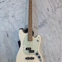 Fender Mustang Bass (Short Scale) + Ampeg Amp – Full Starter Setup