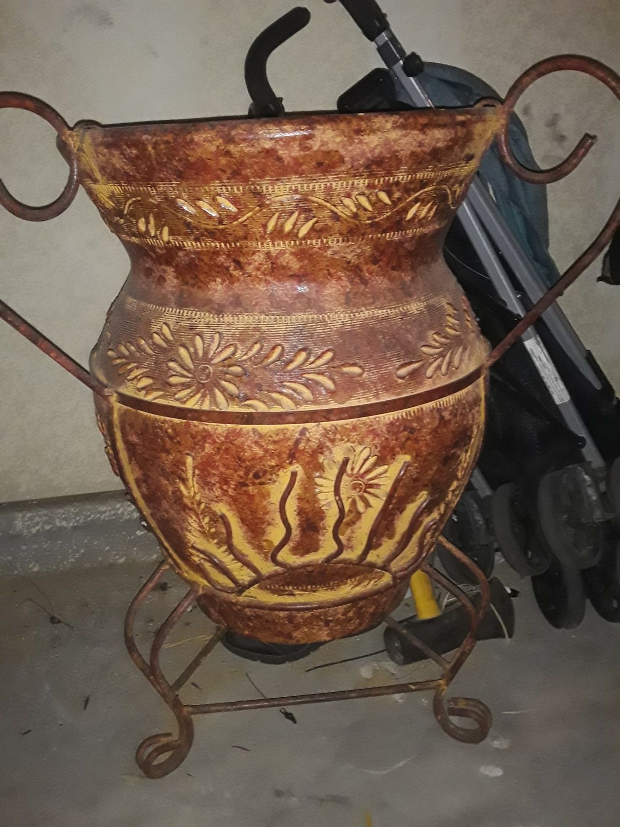 Metal flower pot 2.5 ft tall