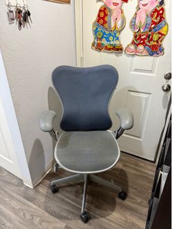 Herman miller Mesh Mirra 1 . FULLY LOADED !!