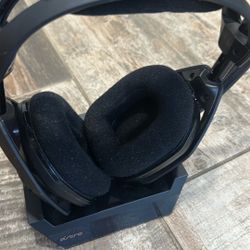 Head Set With Micro Includes 