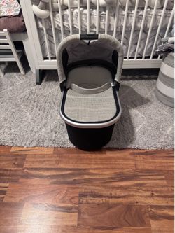 UPPAbaby Vista Bassinet - Excellent Condition