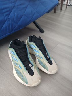 adidas Yeezy 700 V3 "Arzareth" - Size 10