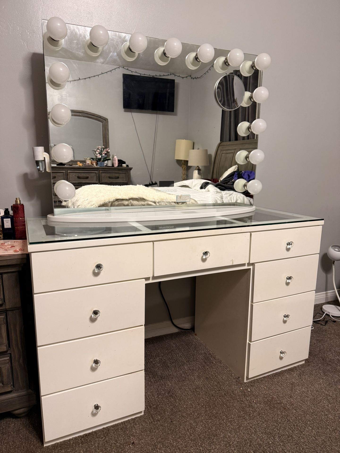 Vanity Desk With Mirror