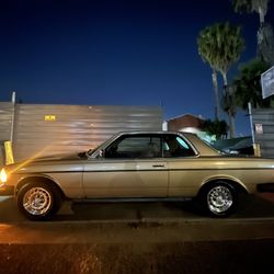1983 Mercedes-Benz 300-Series