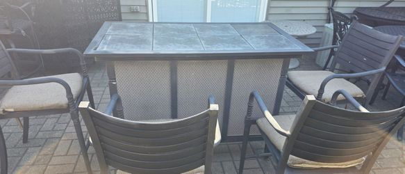 Patio bar set