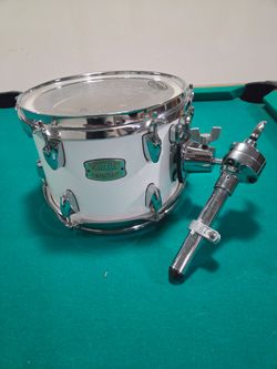 YAMAHA 10 INCH WHITE STAGE CUSTOM TOM WITH MOUNT