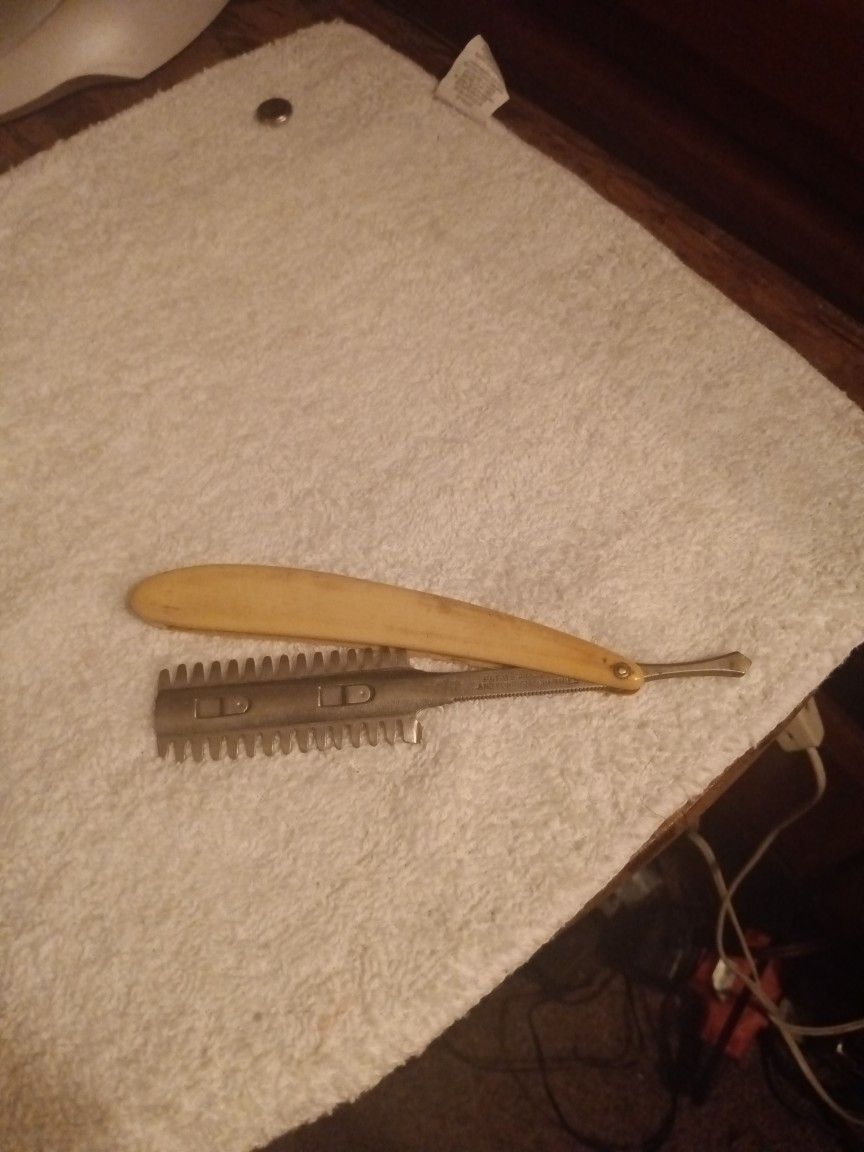 Vintage Durham Straight Razor.