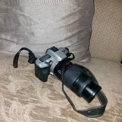 Minolta Maxxum 5 Manual Camera With AF 75-300mm Lens