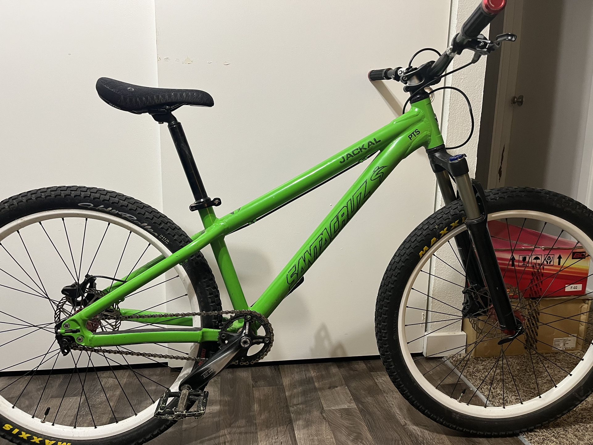 Santa Cruz Jackal 2017