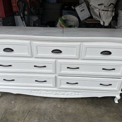 White dresser (wood)