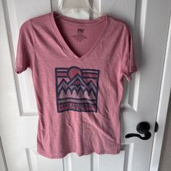 MV Sport Women's M V-Neck Graphic T-Shirt Pink Lake Arrowhead California Nature