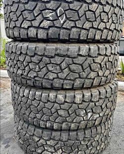 275/55/20 TOYO Tires con 70% de vida las 4