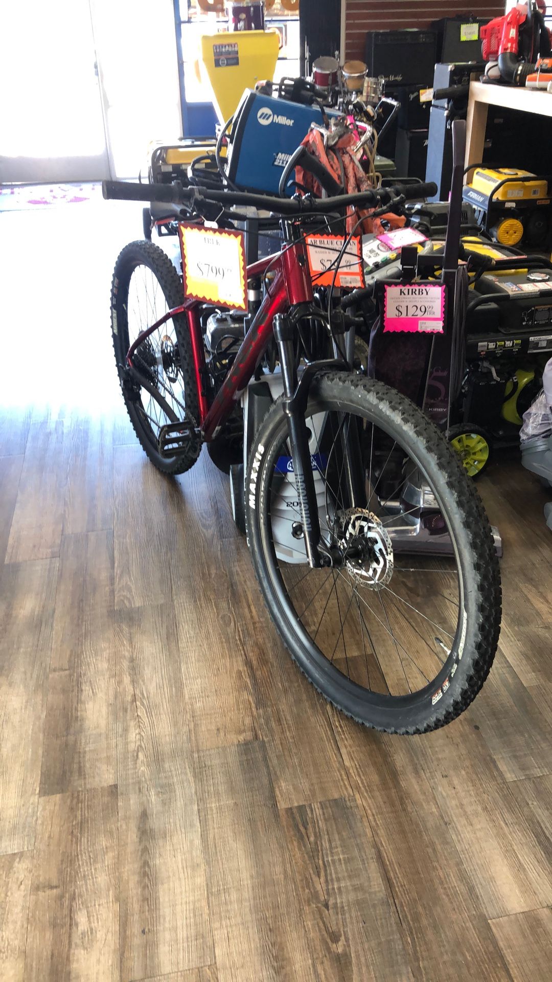 10030 Trek Marlin 8, 27.5” Red Downhill Style Mountain Bike W/ Front Suspension 13558