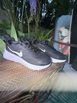 *brand New Black and White nylon Air Max Sneaker size 5