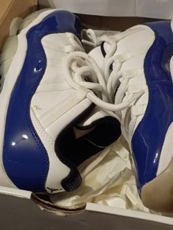 NEW  WMNS    AIR   JORDAN 11 RETRO LOW SNEAKERS SIZE 8   BLUE/ WHITE