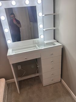 New 6 Drawer Makeup Vanity In Stock 