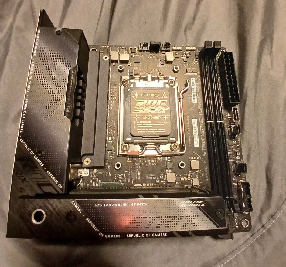 ASUS ROG STRIX X670E-I GAMING WiFi - No Accessories