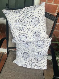 Blue and White Mandala Pillows Set