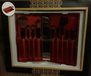 Make Up Brushes Premiun 10pc set with travel case. Brand New! ONLY $15. Firm on price!
