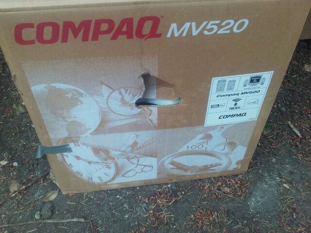 Compaq Mv520 monitor with speakers