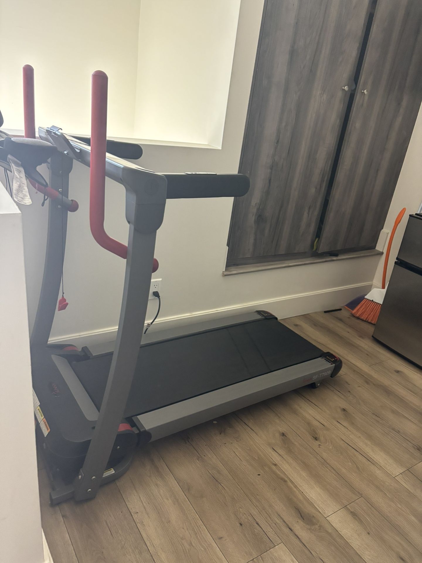 Incline treadmill