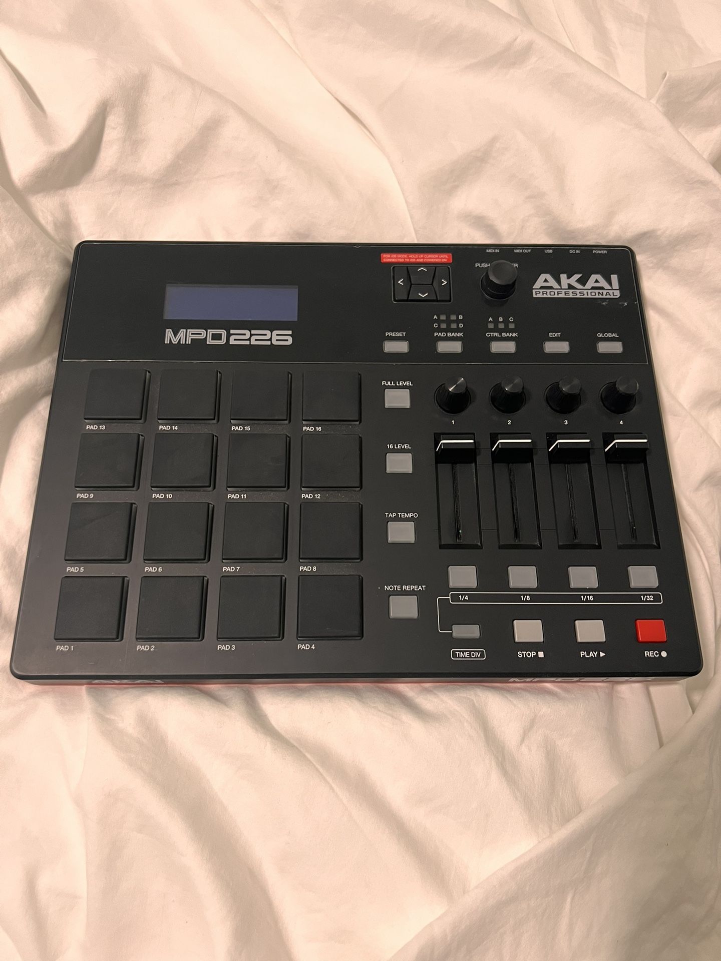 AKAI MPD 226