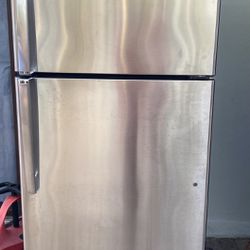 Refrigerator In Good Conditions $350