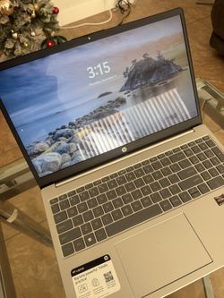Like New HP Laptop Touchscreen 17” 8gb Ram