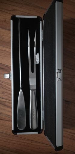 COLLECTIBLE STAINLESS STEEL LARGE FORK & KNIFE SET W/ BRIEFCASE GEOGETOWN HOS SY