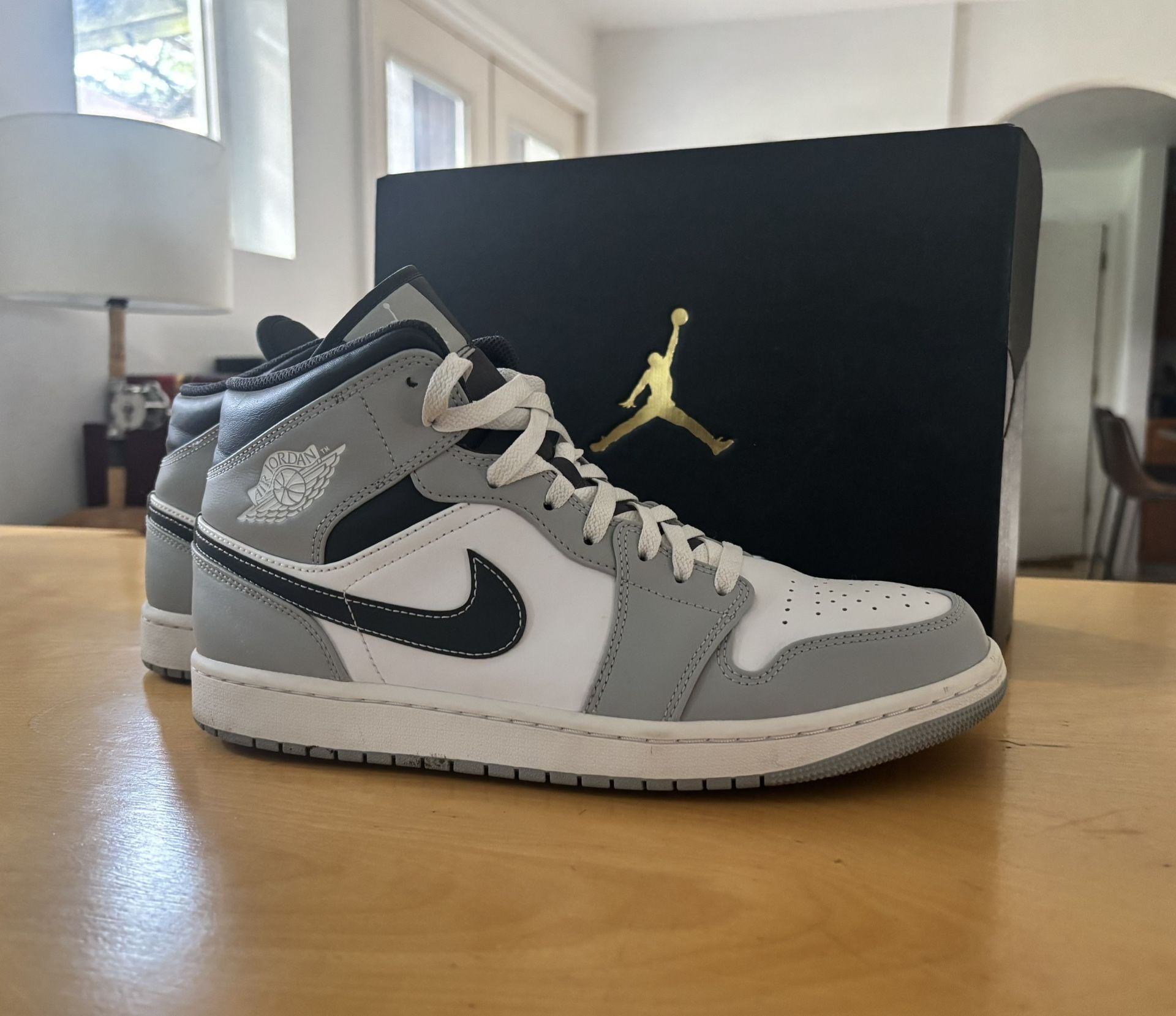 Jordan 1 Mid