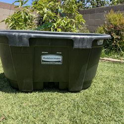 Rubbermaid 100 Gallon Ice Bath Cold Plunge  Stock Tank